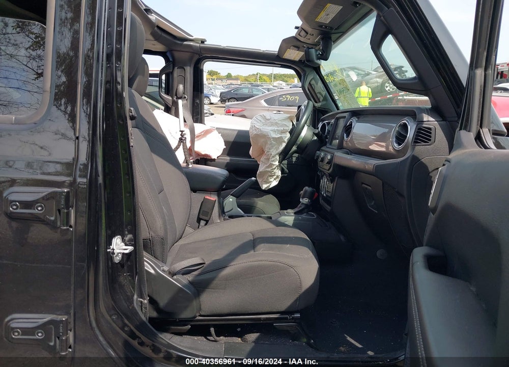 2018 JEEP WRANGLER UNLIMITED SAHARA 4X4 VIN: 1C4HJXEN2JW199435