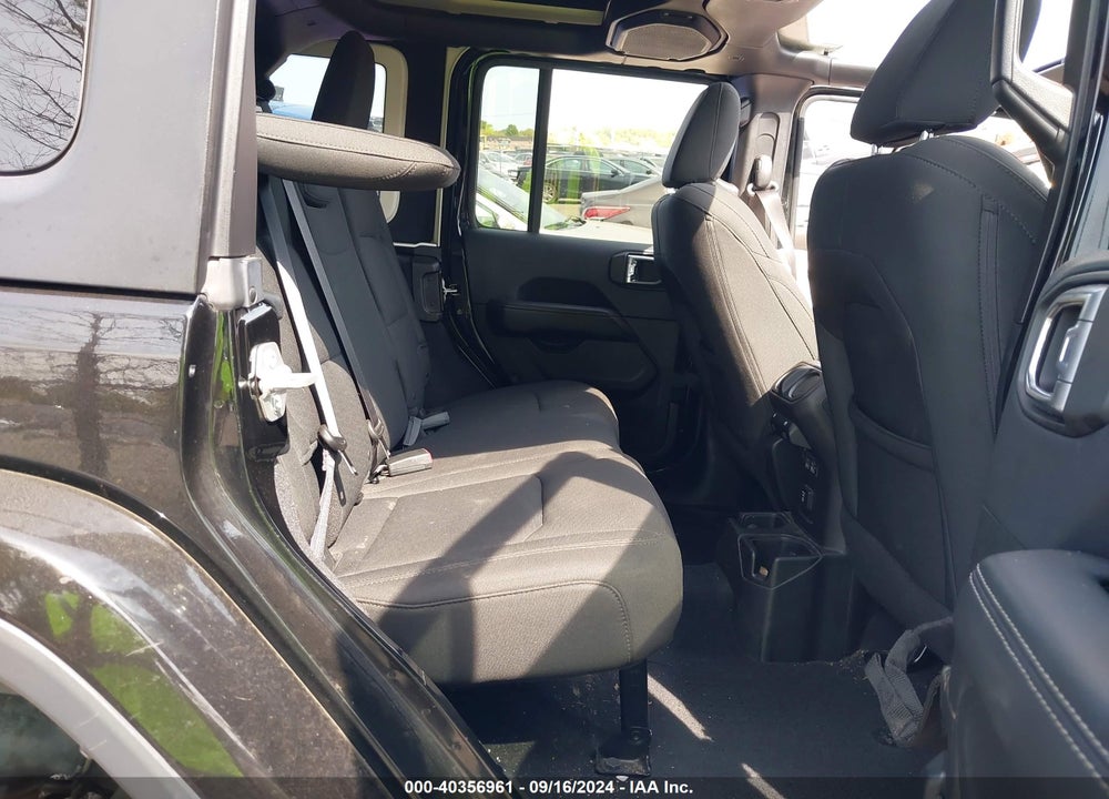 2018 JEEP WRANGLER UNLIMITED SAHARA 4X4 VIN: 1C4HJXEN2JW199435