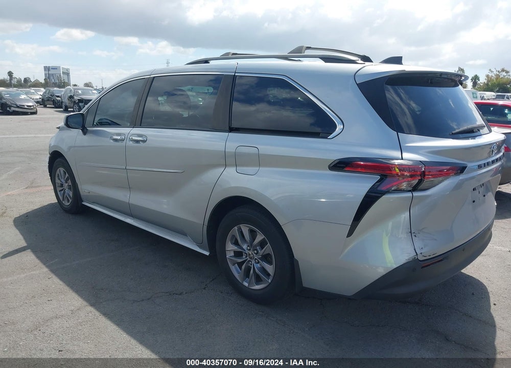 2021 TOYOTA SIENNA XLE VIN: 5TDYRKEC8MS072638