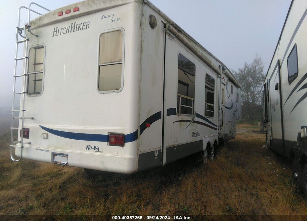 2005 NU-WA HITCHHIKER 5TH WHEEL TRAVEL TRAILER VIN: 1NW32DR005D075358