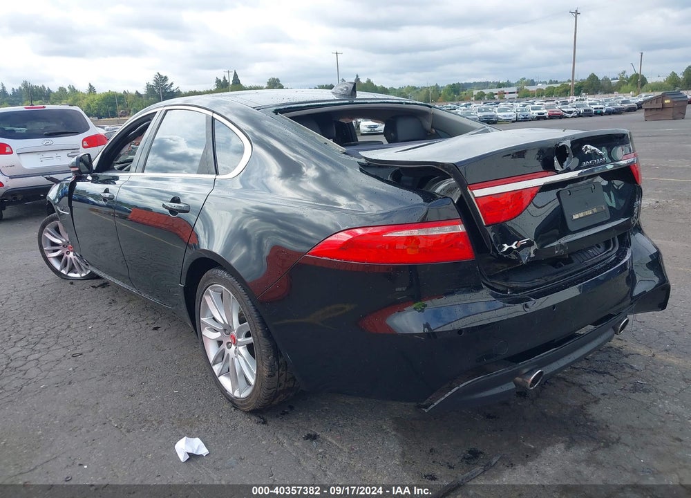 2017 JAGUAR XF 35T PRESTIGE VIN: SAJBE4BV4HCY34696