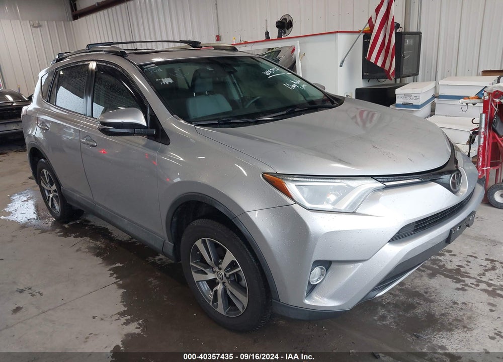 2017 TOYOTA RAV4 XLE VIN: 2T3WFREV2HW337049