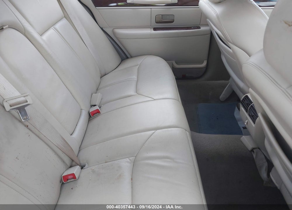 2005 LINCOLN TOWN CAR SIGNATURE LIMITED VIN: 1LNHM82W35Y647360