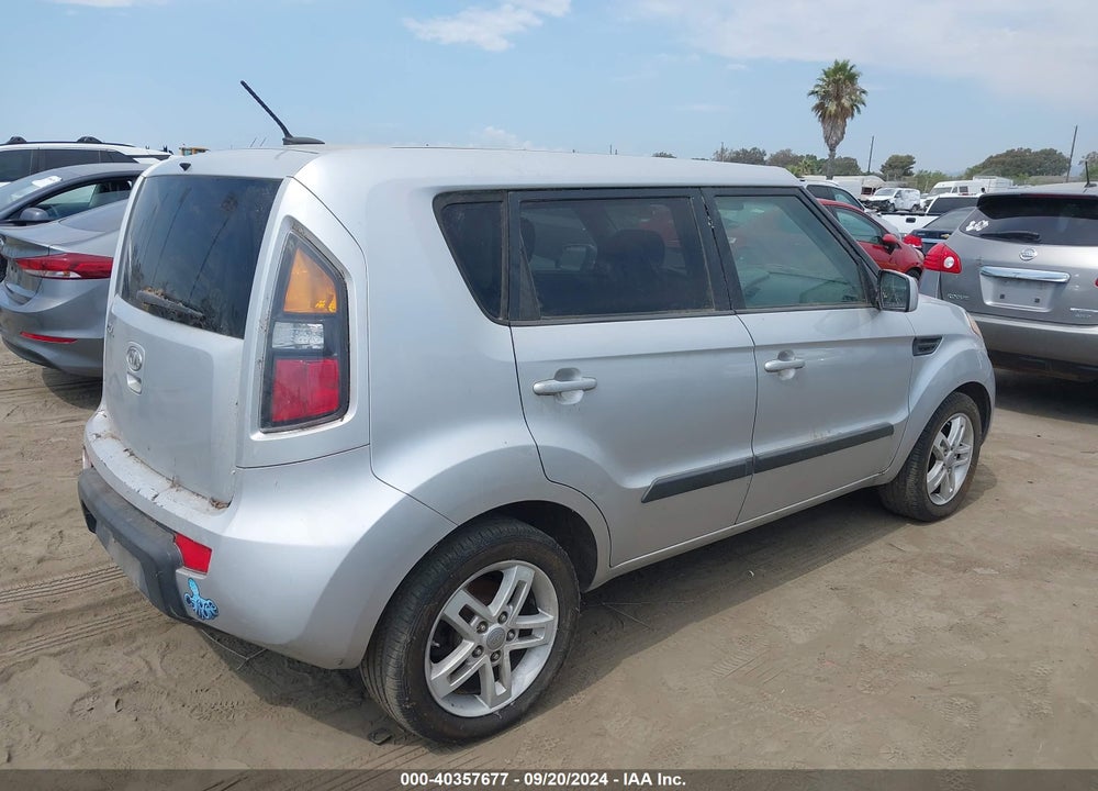 2011 KIA SOUL VIN: KNDJT2A23B7267022
