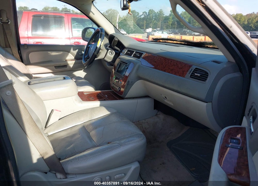 2008 CHEVROLET SUBURBAN 1500 LTZ VIN: 1GNFC16058R100690
