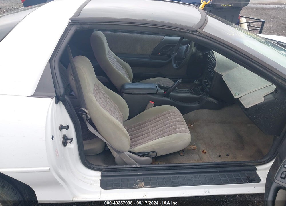 2002 CHEVROLET CAMARO VIN: 2G1FP22K722162105