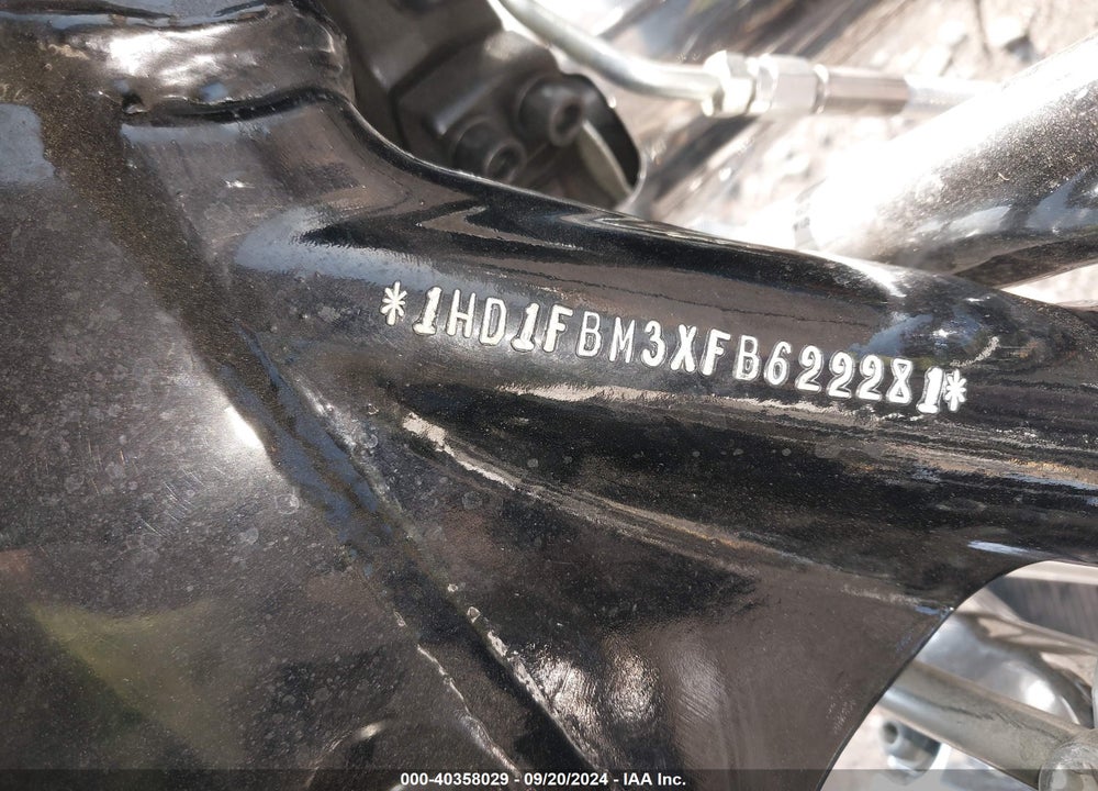 2015 HARLEY-DAVIDSON FLHR ROAD KING VIN: 1HD1FBM3XFB622281
