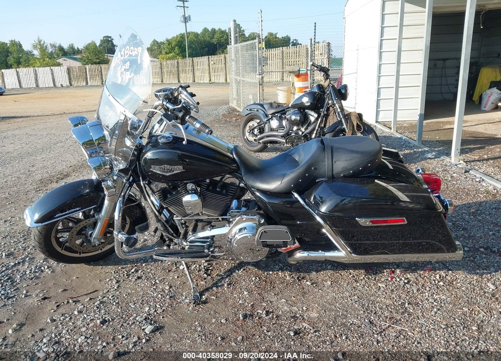2015 HARLEY-DAVIDSON FLHR ROAD KING VIN: 1HD1FBM3XFB622281