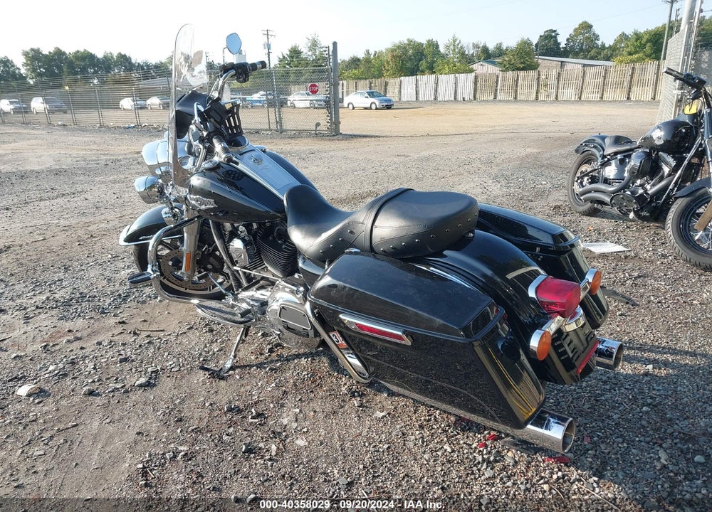 2015 HARLEY-DAVIDSON FLHR ROAD KING VIN: 1HD1FBM3XFB622281