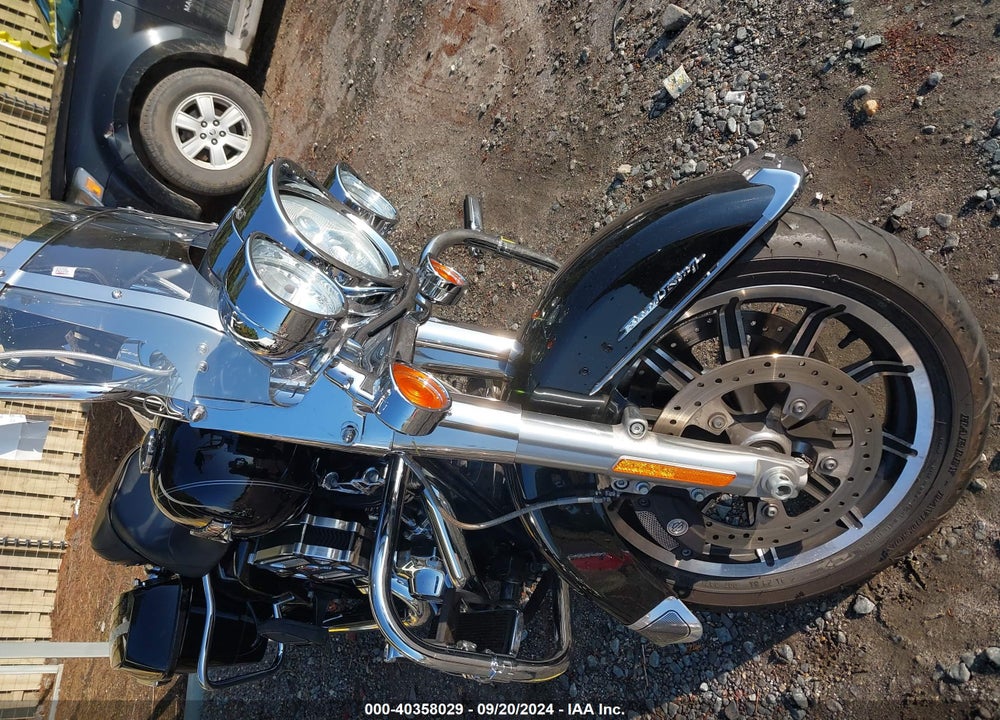 2015 HARLEY-DAVIDSON FLHR ROAD KING VIN: 1HD1FBM3XFB622281