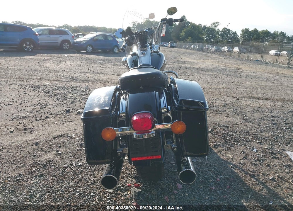 2015 HARLEY-DAVIDSON FLHR ROAD KING VIN: 1HD1FBM3XFB622281