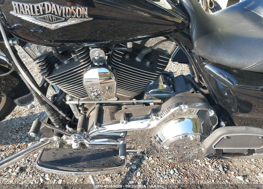 2015 HARLEY-DAVIDSON FLHR ROAD KING VIN: 1HD1FBM3XFB622281