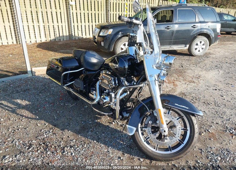 2015 HARLEY-DAVIDSON FLHR ROAD KING VIN: 1HD1FBM3XFB622281