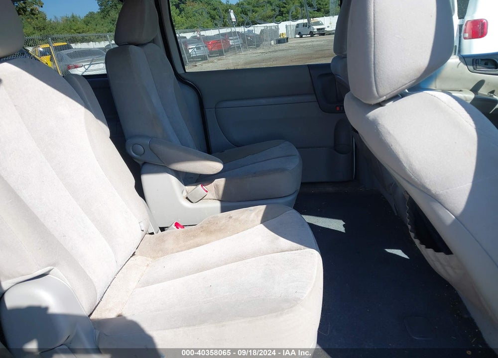2011 KIA SEDONA LX VIN: KNDMG4C72B6368256
