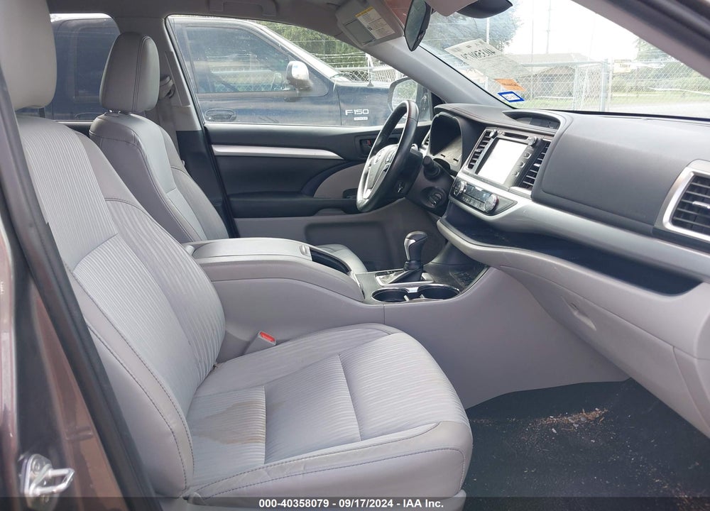 2019 TOYOTA HIGHLANDER LE PLUS VIN: 5TDZZRFH8KS361801