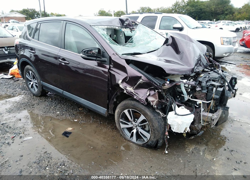 2018 TOYOTA RAV4 XLE VIN: 2T3RFREV5JW807013