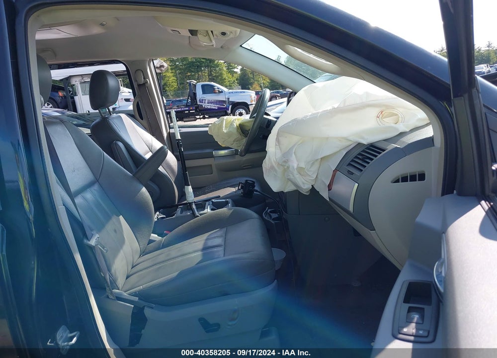 2008 CHRYSLER TOWN & COUNTRY VIN: 2A8HR54P08R631791