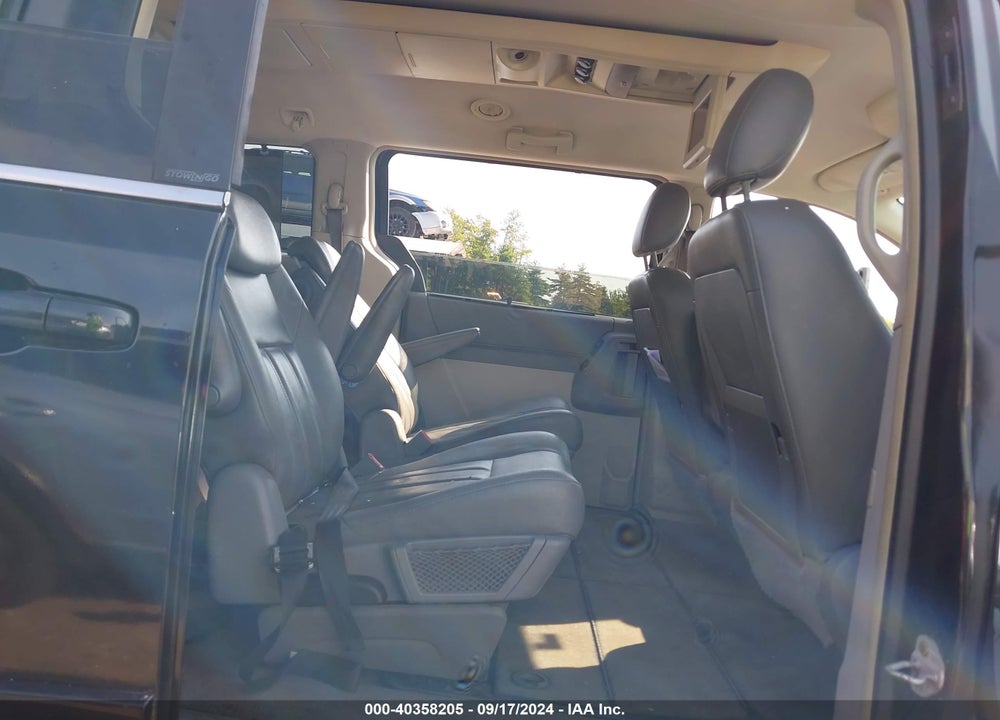 2008 CHRYSLER TOWN & COUNTRY VIN: 2A8HR54P08R631791