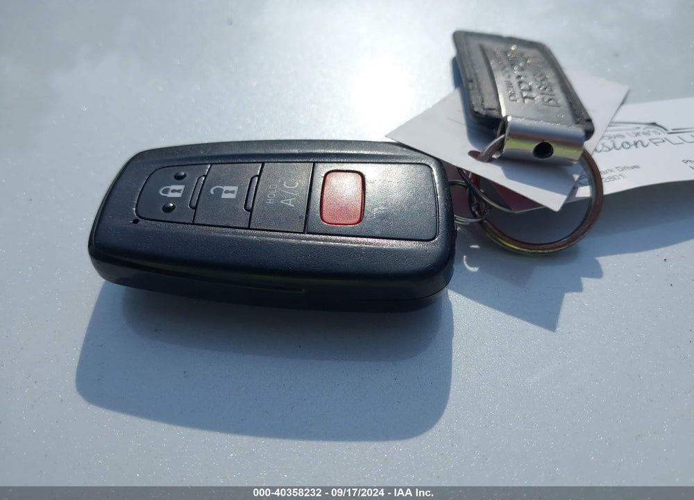 2022 TOYOTA PRIUS PRIME LE VIN: JTDKAMFP1N3200411