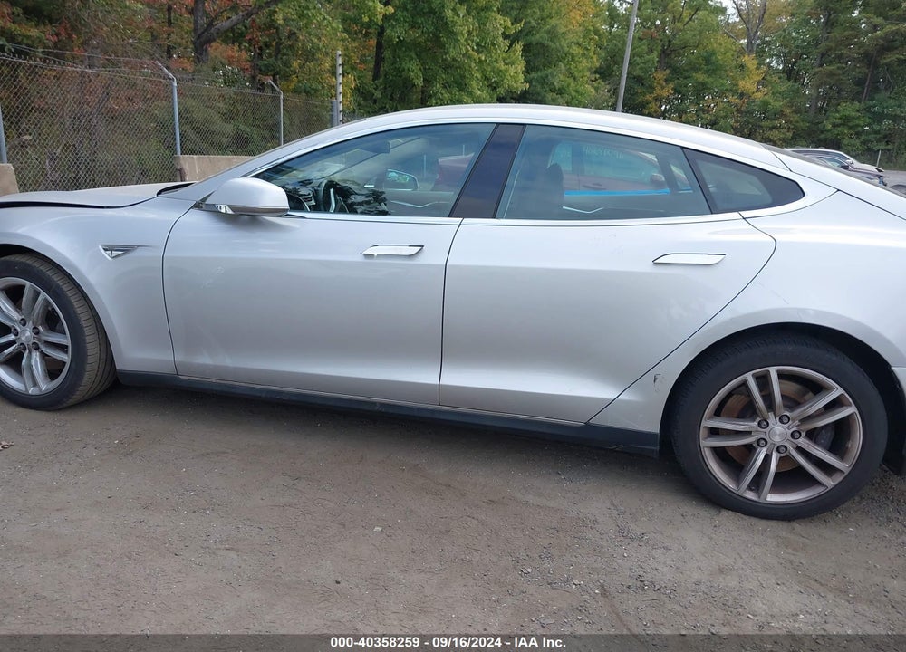 2013 TESLA MODEL S VIN: 5YJSA1CN2DFP27666