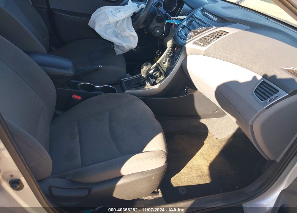 2016 HYUNDAI ELANTRA SE VIN: 5NPDH4AE3GH696409