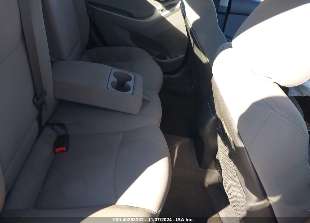 2016 HYUNDAI ELANTRA SE VIN: 5NPDH4AE3GH696409