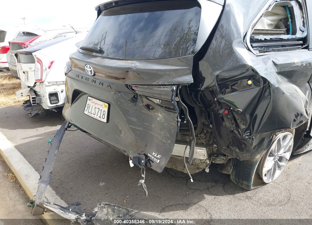 2024 TOYOTA SIENNA XLE VIN: 5TDJRKEC6RS197176
