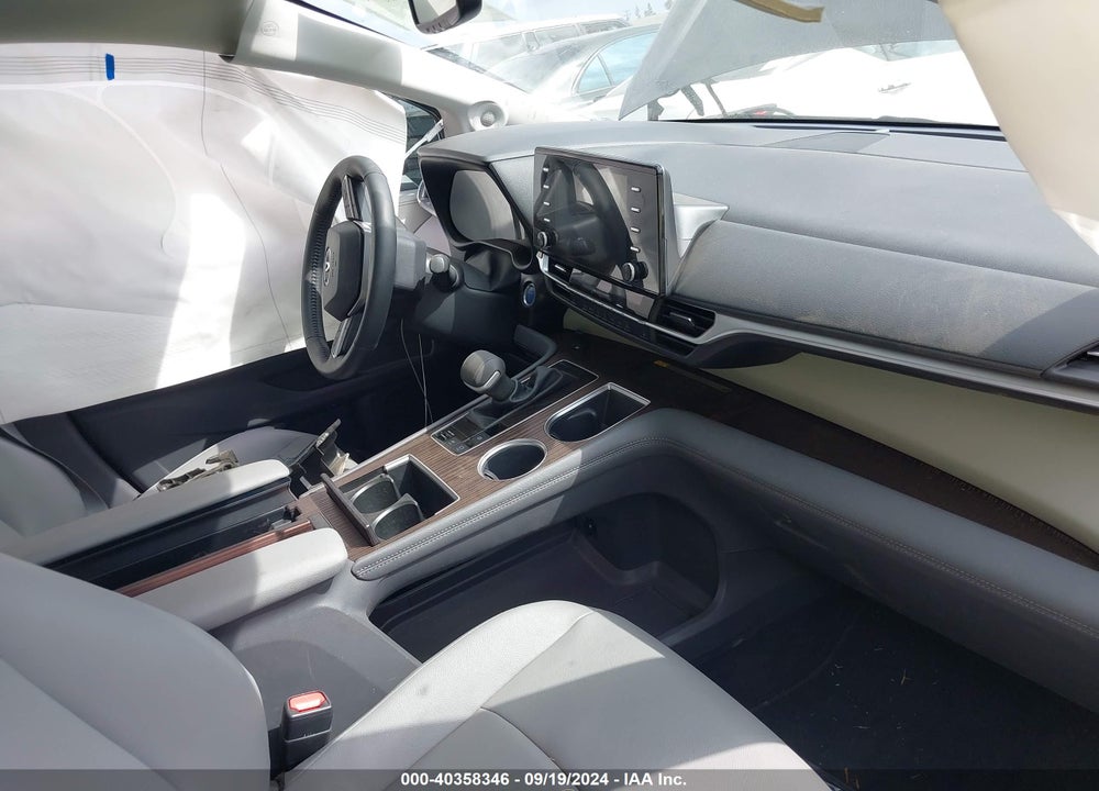 2024 TOYOTA SIENNA XLE VIN: 5TDJRKEC6RS197176