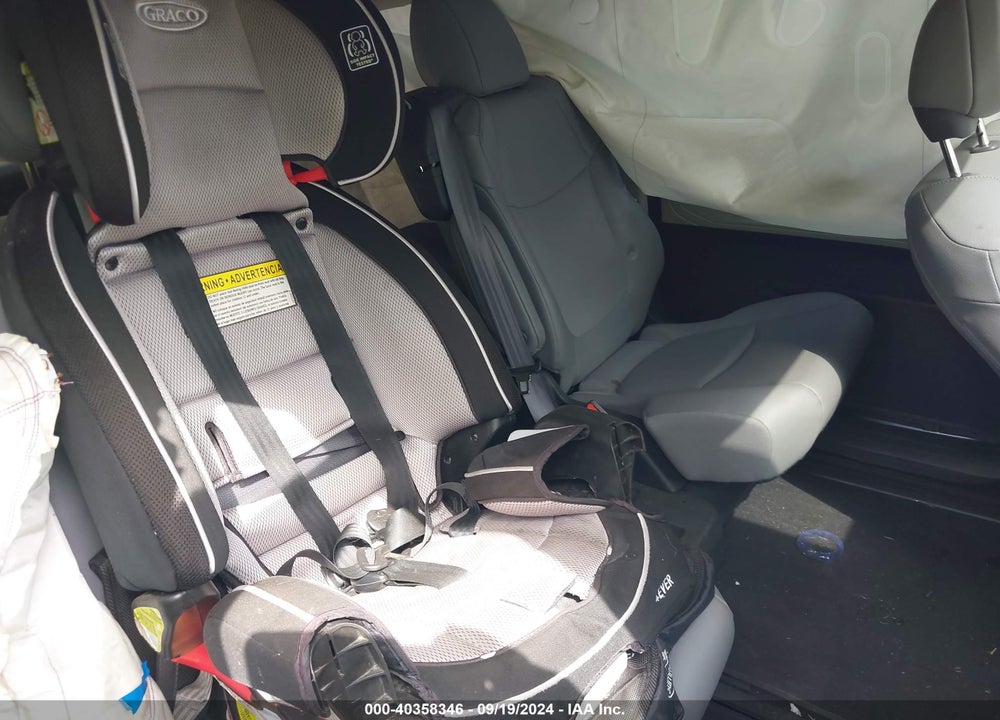 2024 TOYOTA SIENNA XLE VIN: 5TDJRKEC6RS197176