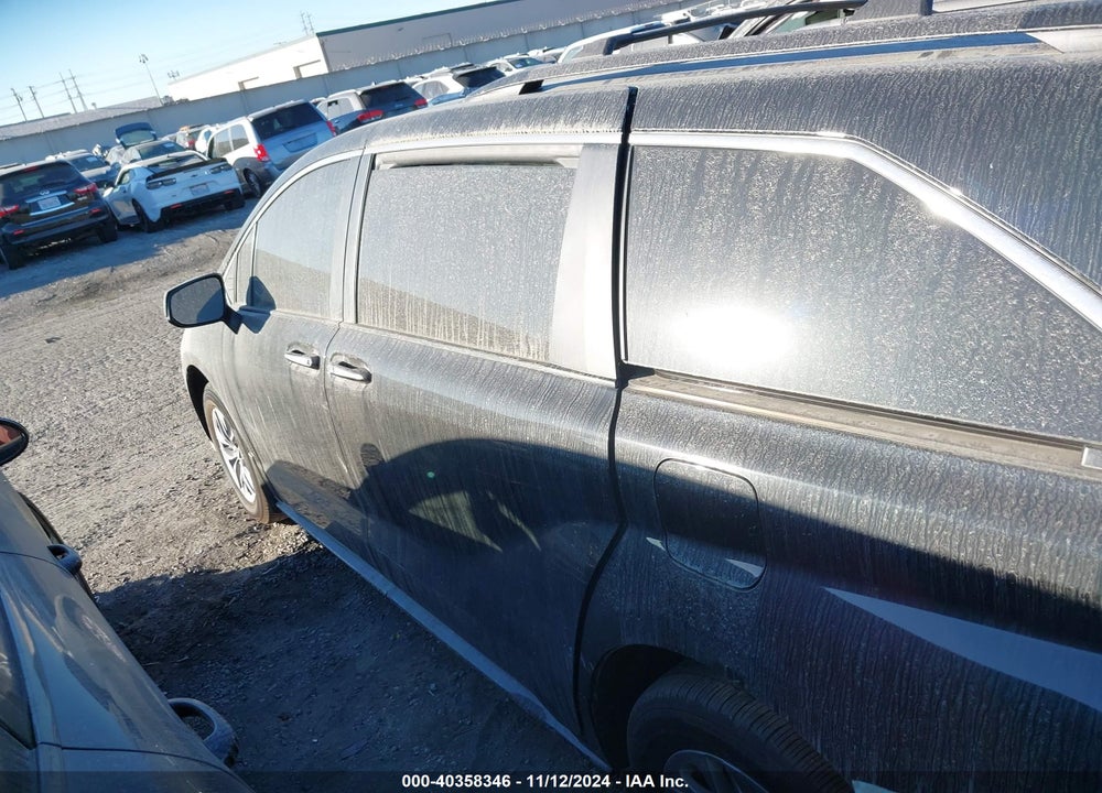 2024 TOYOTA SIENNA XLE VIN: 5TDJRKEC6RS197176