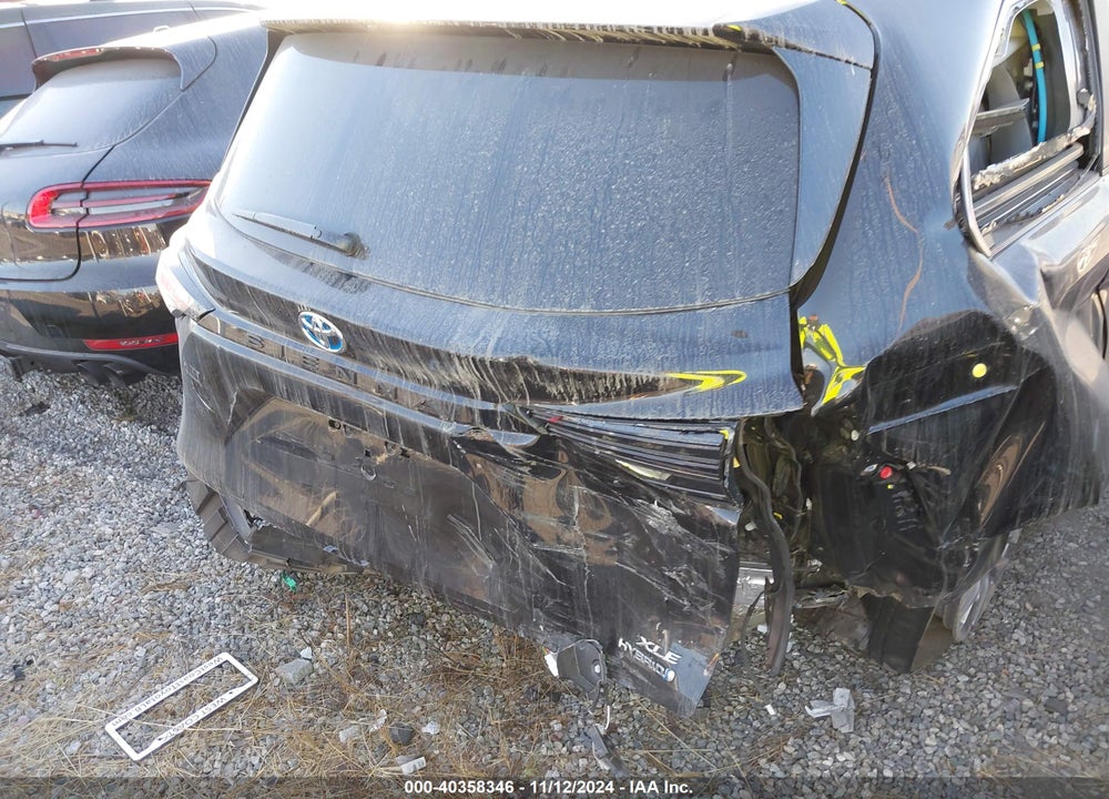 2024 TOYOTA SIENNA XLE VIN: 5TDJRKEC6RS197176