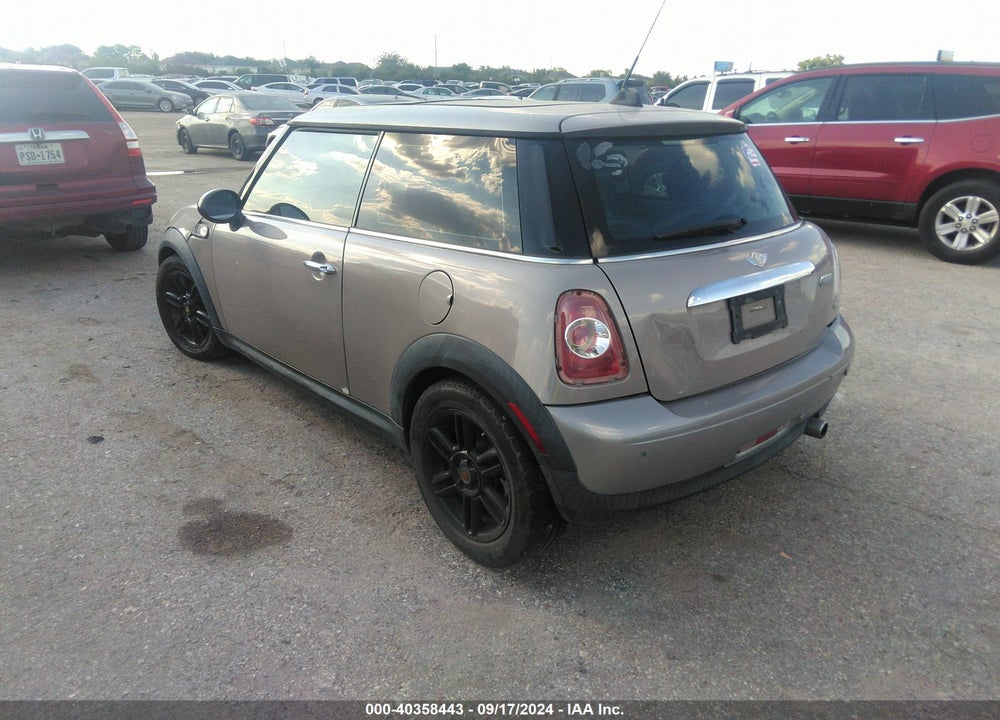 2013 MINI HARDTOP COOPER VIN: WMWSU3C53DT680743