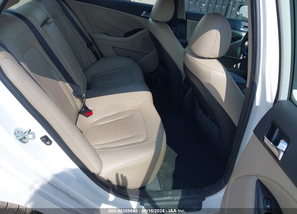 2011 KIA OPTIMA EX VIN: KNAGN4A70B5172115