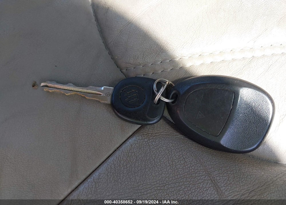 2010 BUICK LUCERNE CXL VIN: 1G4HC5E17AU103415
