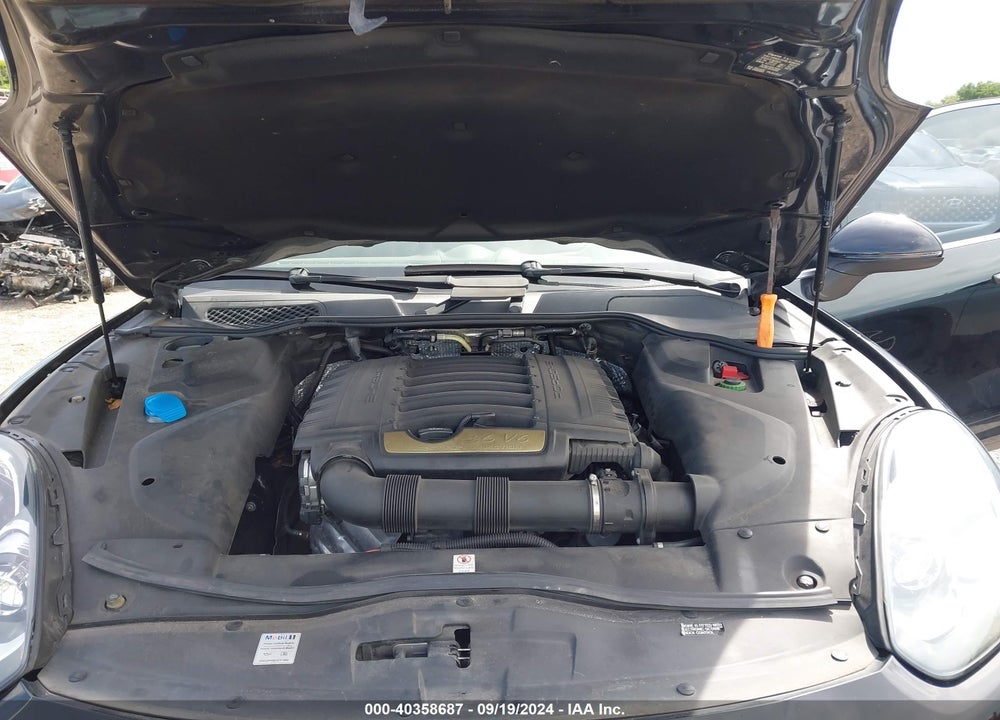 2016 PORSCHE CAYENNE VIN: WP1AA2A26GLA00766