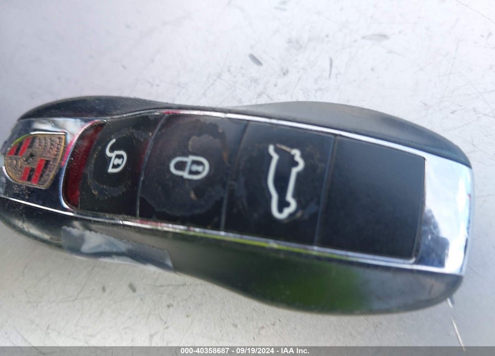 2016 PORSCHE CAYENNE VIN: WP1AA2A26GLA00766