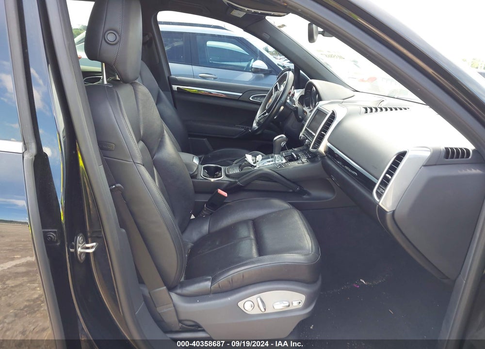 2016 PORSCHE CAYENNE VIN: WP1AA2A26GLA00766