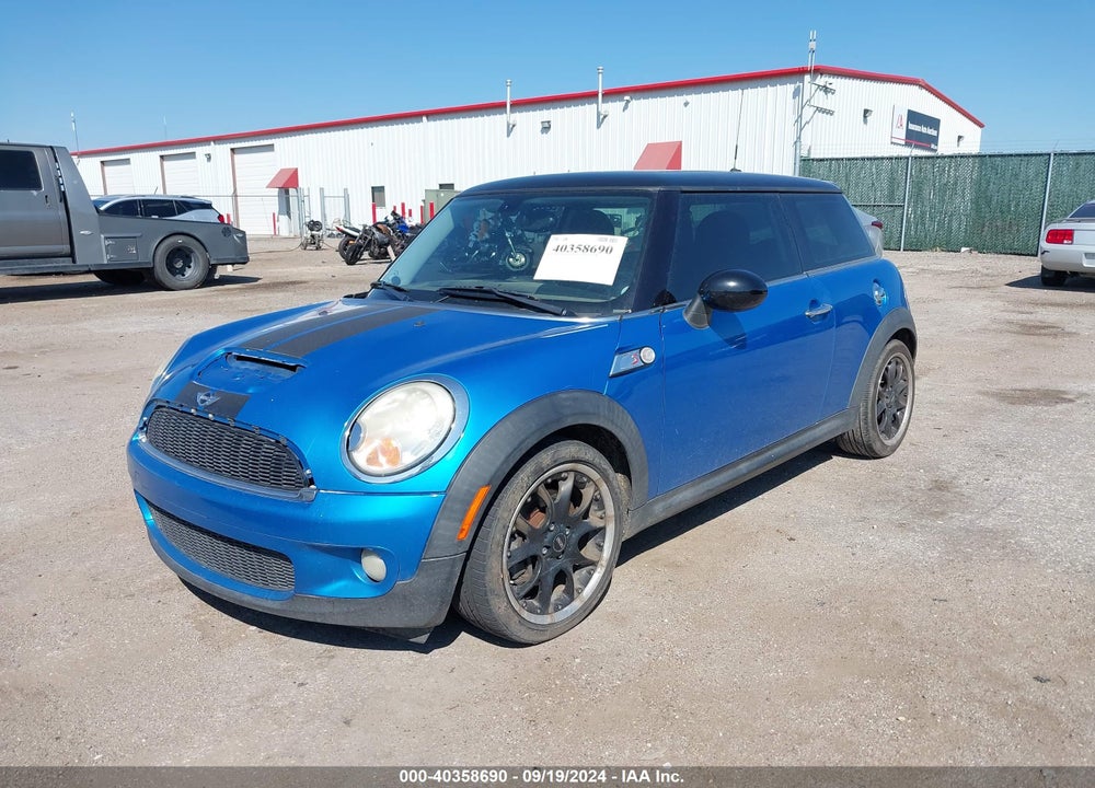2009 MINI COOPER S VIN: WMWMF73529TT99793
