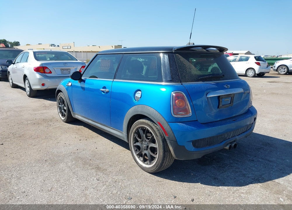 2009 MINI COOPER S VIN: WMWMF73529TT99793