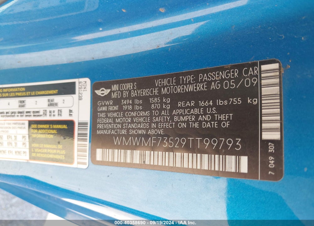 2009 MINI COOPER S VIN: WMWMF73529TT99793