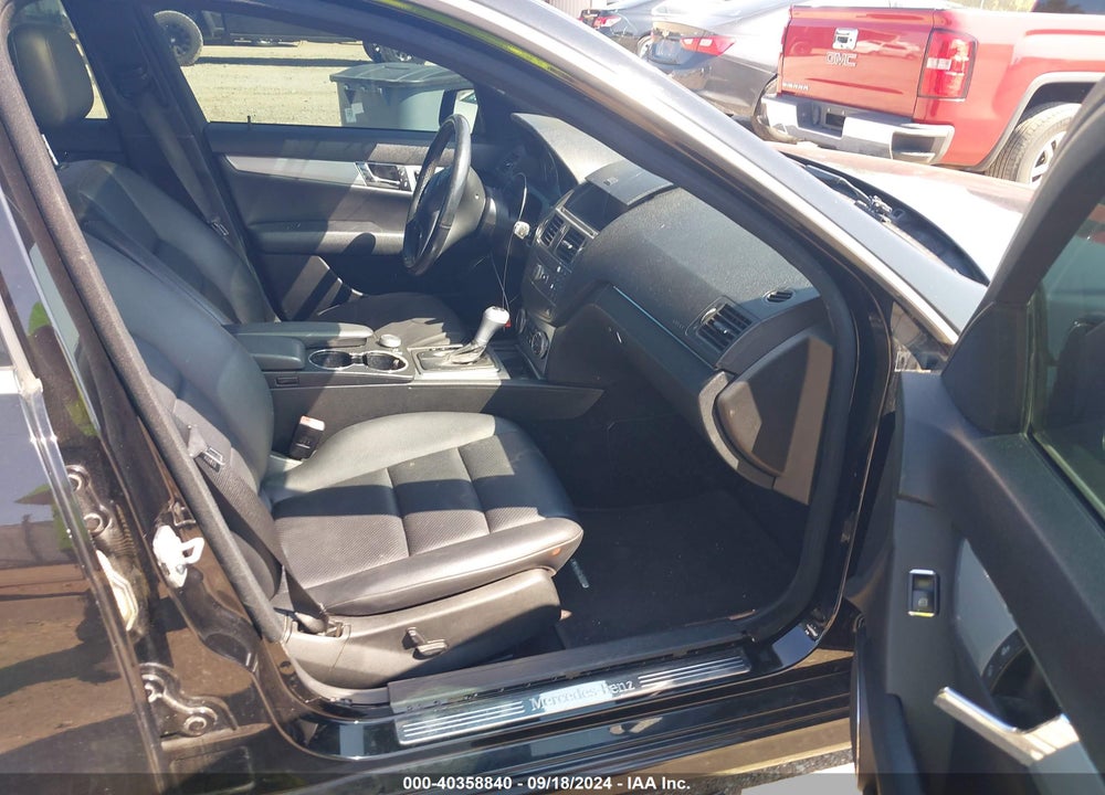 2010 MERCEDES-BENZ C300 VIN: WDDGF5EB5AA400237