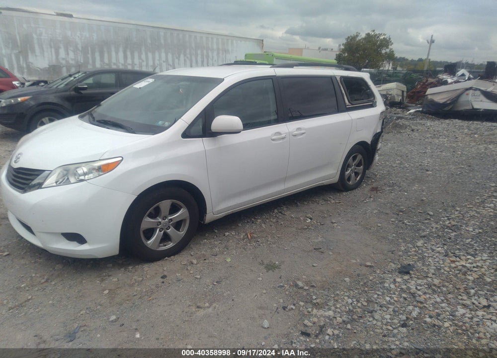 2014 TOYOTA SIENNA LE V6 8 PASSENGER VIN: 5TDKK3DC4ES419854
