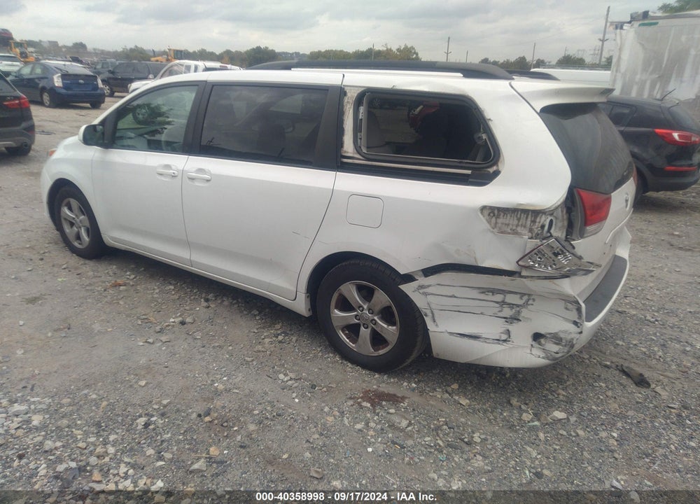 2014 TOYOTA SIENNA LE V6 8 PASSENGER VIN: 5TDKK3DC4ES419854