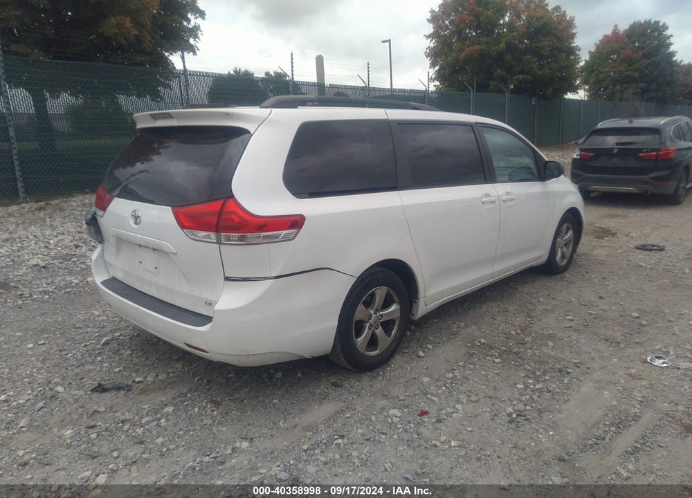 2014 TOYOTA SIENNA LE V6 8 PASSENGER VIN: 5TDKK3DC4ES419854