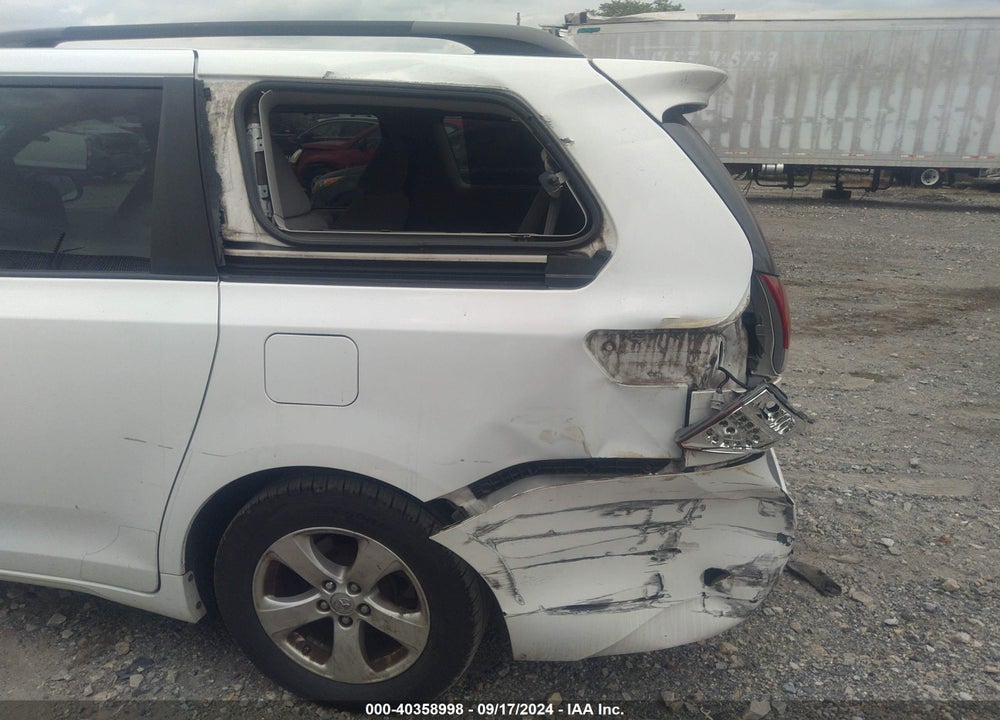 2014 TOYOTA SIENNA LE V6 8 PASSENGER VIN: 5TDKK3DC4ES419854