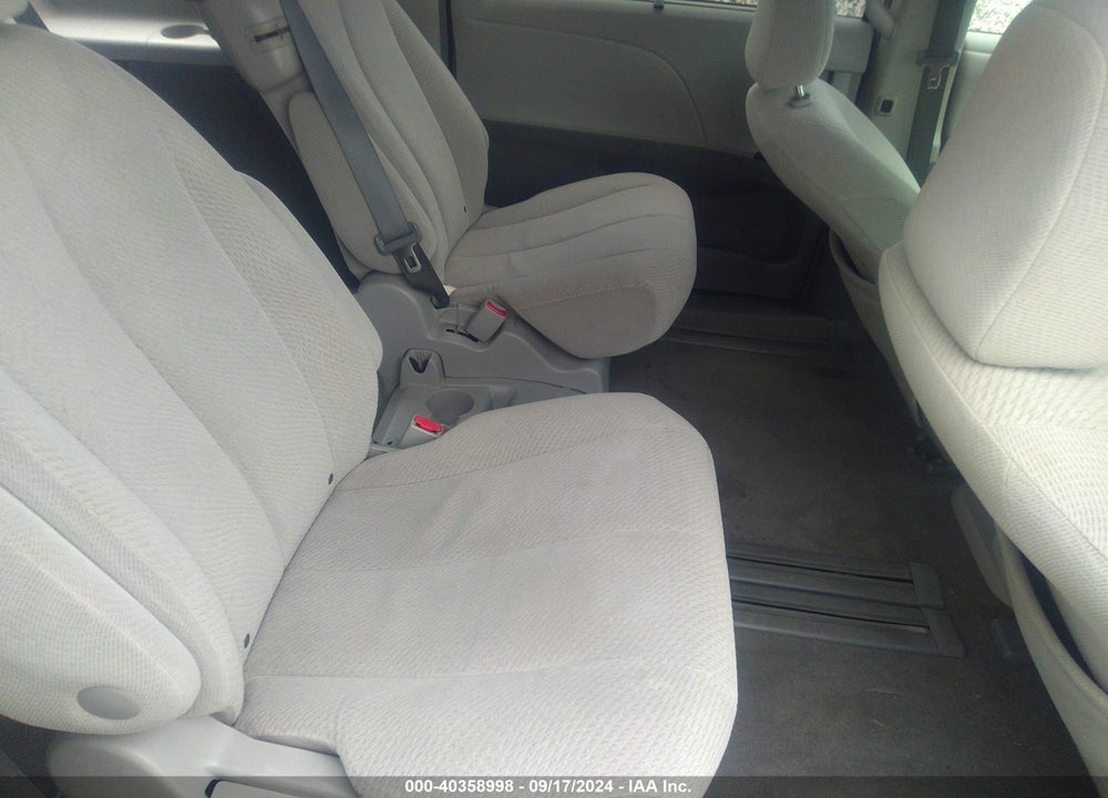 2014 TOYOTA SIENNA LE V6 8 PASSENGER VIN: 5TDKK3DC4ES419854