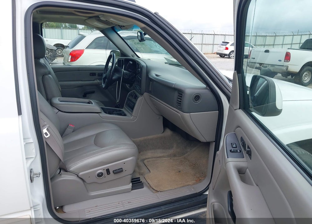 2004 CHEVROLET TAHOE LT VIN: 1GNEC13Z34J205199