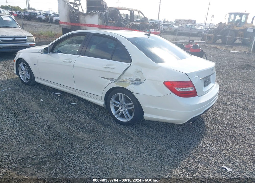 2012 MERCEDES-BENZ C 250 LUXURY/SPORT VIN: WDDGF4HBXCR194553