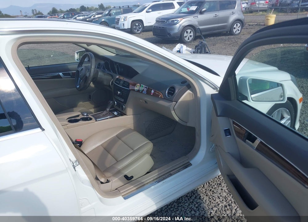 2012 MERCEDES-BENZ C 250 LUXURY/SPORT VIN: WDDGF4HBXCR194553