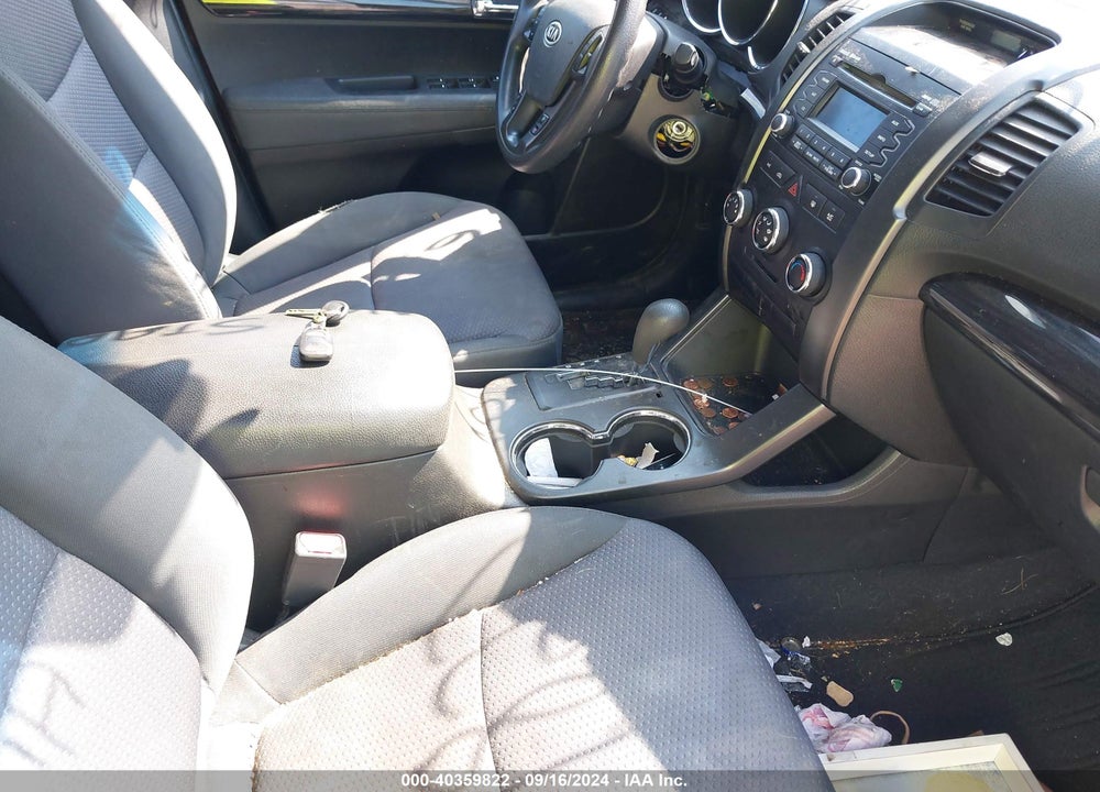 2011 KIA SORENTO LX V6 VIN: 5XYKTDA26BG122933